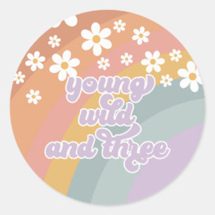 Jung, wild und drei retro Regenbogen Runder Aufkleber