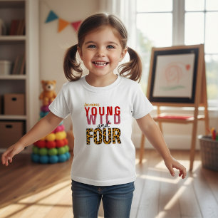 Jung, Wild und Vier Leoparden-Druck Geburtstag Kleinkind T-shirt