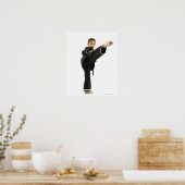 Junge (6-8) in Karate Outfit Kicking Poster (Küche)