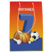 Junge 7. Geburtstag Sportbälle Mittlere Geschenktüte (Vorderseite)