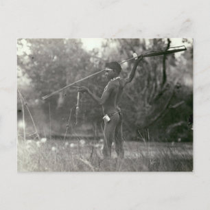 Junge Aborigine-Jäger mit Speer und Woomera Postkarte