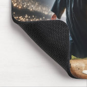 Junge Absolventin mit flammendem Baseball-Bat Mousepad (Ecke)