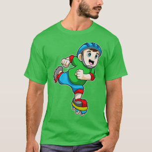 Junge als Skater mit Skates Helm T-Shirt