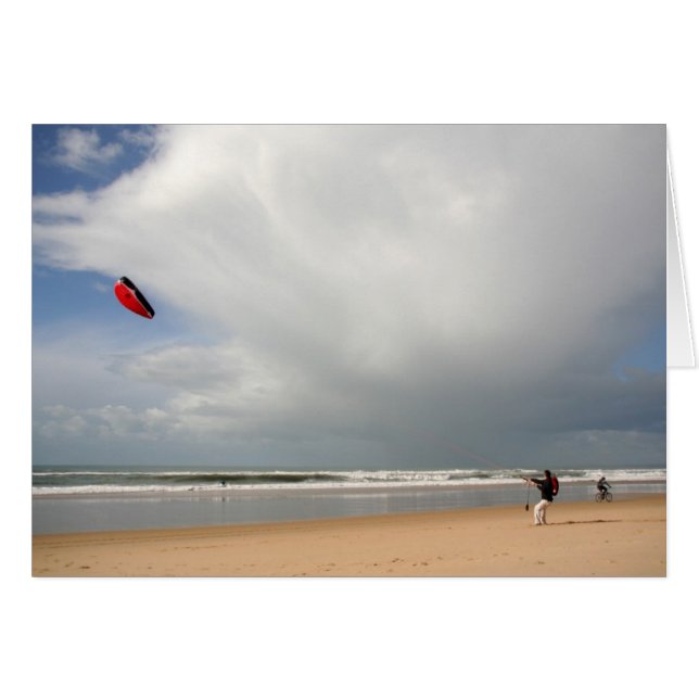 Junge am Strand Kitesurfen (Vorderseite (Horizontal))
