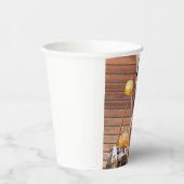 Junge amerikanische Ureinwohner posieren auf der H Pappbecher (Rechts)