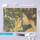 Junge asiatische Frau mit schönen Schmetterlingen Seidenpapier (Handwerk)