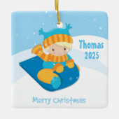 Junge auf Schlitten, Weihnachten Keramikornament (Vorderseite)