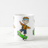 Junge auf Skateboard Kaffeetasse (Mittel)