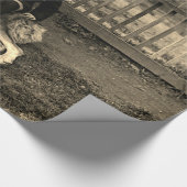 Junge aus den 1890er Jahren sitzt auf St Bernard D Geschenkpapier (Ecke)