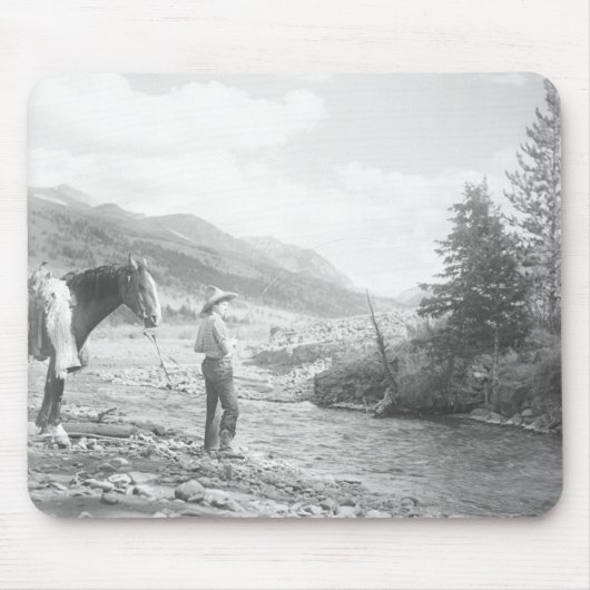 Junge beim Fliegenfischen. Mousepad (Vorne)