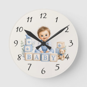 Junge blockiert Geschenk zur Babyparty Runde Wanduhr