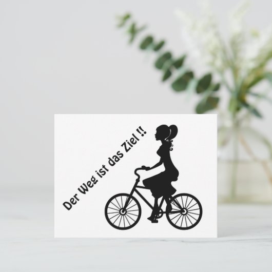 junge Dame auf dem Fahrrad schwarz/weiss Postkarte (Stehend Vorderseite)