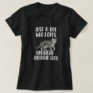 Junge, der Amerikanische Kurzhaarkatzen liebt T-Shirt