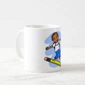 Junge, der auf gelbe Bleistift-Tasse surft Kaffeetasse (Vorderseite Links)