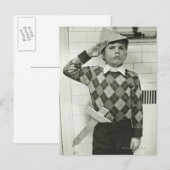 Junge, der ein Holzschwert hält Postkarte (Vorne/Hinten)