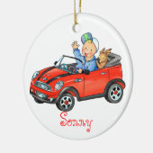 Junge, der rote Spielzeug-Auto-Verzierung fährt Keramikornament (Links)