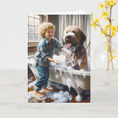 Junge, der seinem Hund einen Geburtstag schenkt Karte (Gelbe Blume)