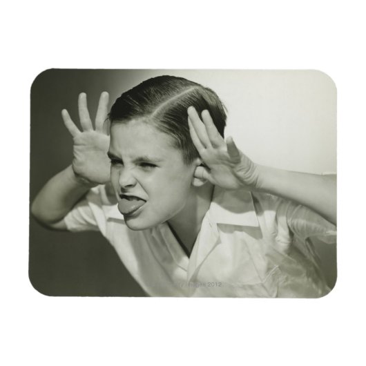 Junge, der sich ins Gesicht stellt Magnet (Horizontal)