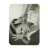 Junge, der sich ins Gesicht stellt Magnet (Vertikal)