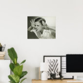 Junge, der sich ins Gesicht stellt Poster (Heimbüro)