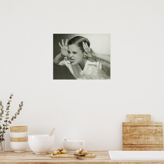 Junge, der sich ins Gesicht stellt Poster (Küche)