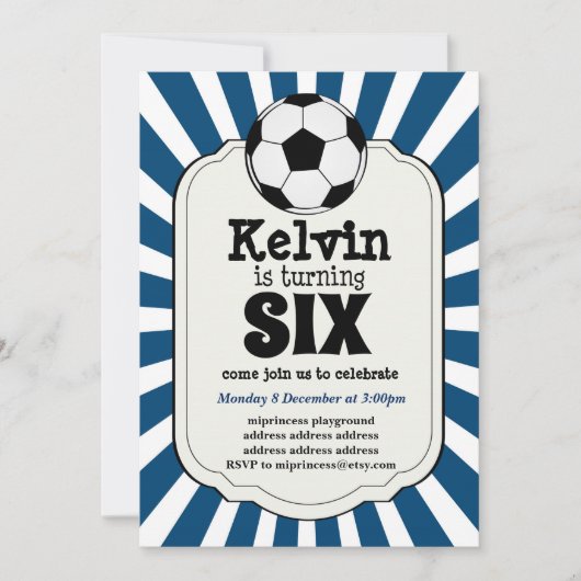 Junge, der SIX Soccer Ball einlädt Einladung (Vorderseite)