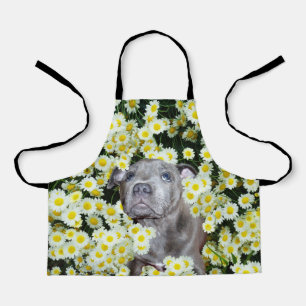 Junge, die in der Milchproduktion sind, Schürze in