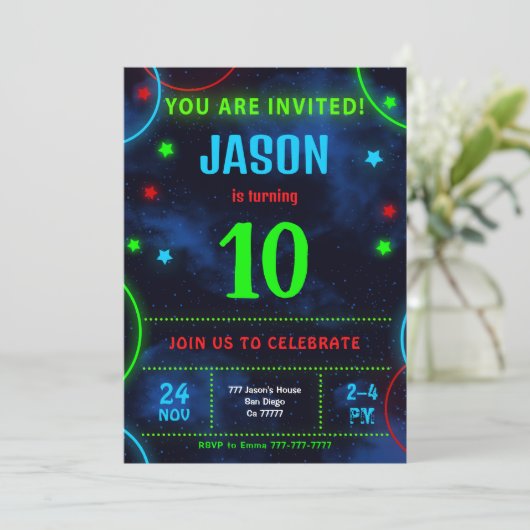 Junge Einladung (Stehend Vorderseite)