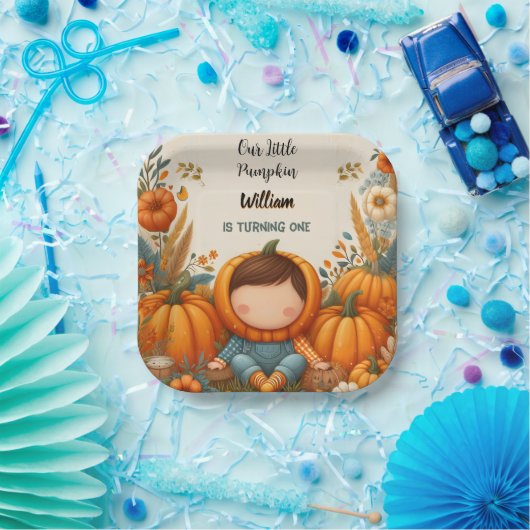 Junge Farm kids unser kleiner Kürbis, der einen um Pappteller (Party)