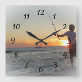 Junge fischen von der Seefernuhr Quadratische Wanduhr