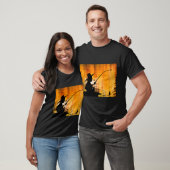 Junge fischt am Dock T-Shirt (Unisex)