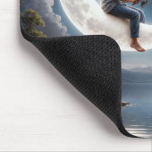 Junge fischt von einem Halbmond Mousepad (Ecke)