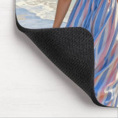 Junge Frau am Strand Mousepad (Ecke)