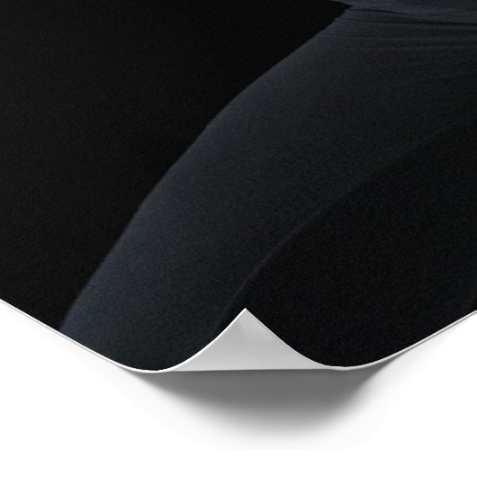 Junge Frau, die sich mit Mulden trainiert Poster (Ecke)