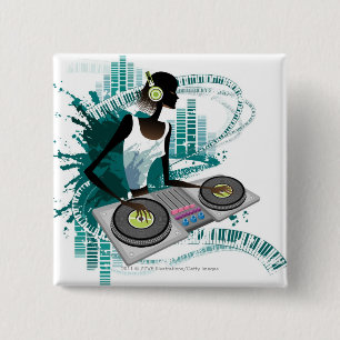 Junge Frau DJ, das Turntable im Nachtklub Button
