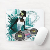 Junge Frau DJ, das Turntable im Nachtklub Mousepad (Mit Mouse)