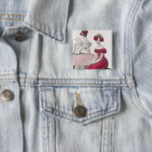 Junge Frau in einem Krepp-Abends-Kleid mit einem Button (Beispiel)