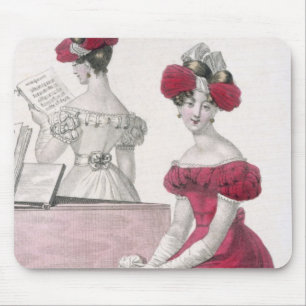 Junge Frau in einem Krepp-Abends-Kleid mit einem Mousepad