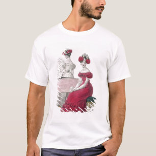 Junge Frau in einem Krepp-Abends-Kleid mit einem T-Shirt