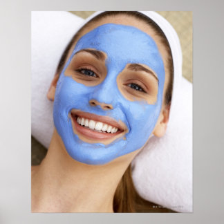 Junge Frau mit Gesichtsmaske, Lächeln, Poster