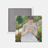 Junge Frau Nähen im Garten, c.1880-82 Magnet (Vorderseite/Rückseite)