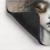 Junge Frauen mit goldenen Eyelashes Mousepad (Ecke)