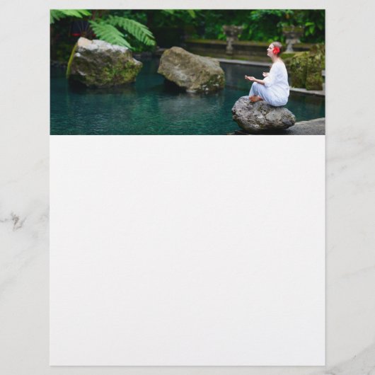 Junge Frauen praktizieren Yoga Flyer (Vorne)