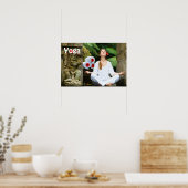 Junge Frauen praktizieren Yoga Poster (Küche)