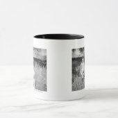 Junge füttert Antilope von Hand Tasse (Zentrum)