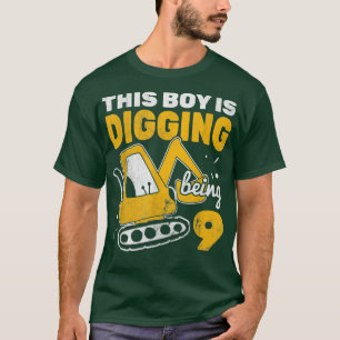 Junge Grabung ist 9 Lkw-Baubagger T-Shirt