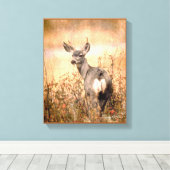 Junge Hirsche in Wildblumen mit grungy Texture Art Leinwanddruck (Insitu (Holzboden))