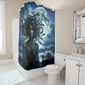 Junge Hübsche Medusa am Mond und Ozean Duschvorhang (Beispiel)