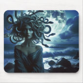 Junge Hübsche Medusa am Mond und Ozean Mousepad (Vorne)