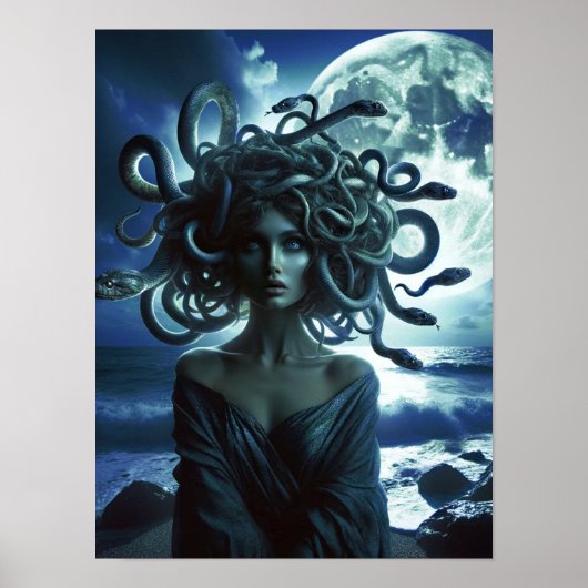 Junge Hübsche Medusa am Mond und Ozean Poster (Vorne)